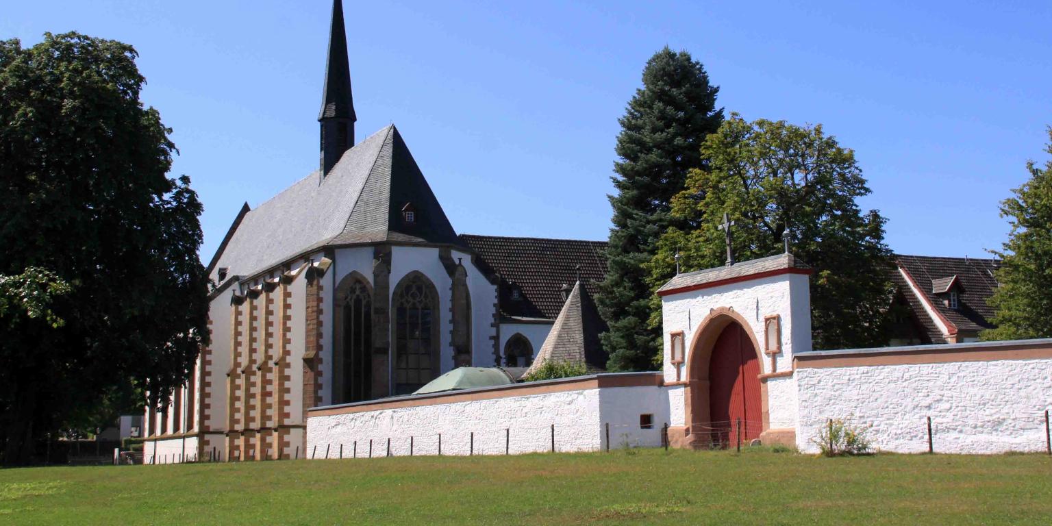Abtei Mariawald Ostseite mit altem Ökonomietor Abtei Mariawald Ostseite mit altem Ökonomietor
