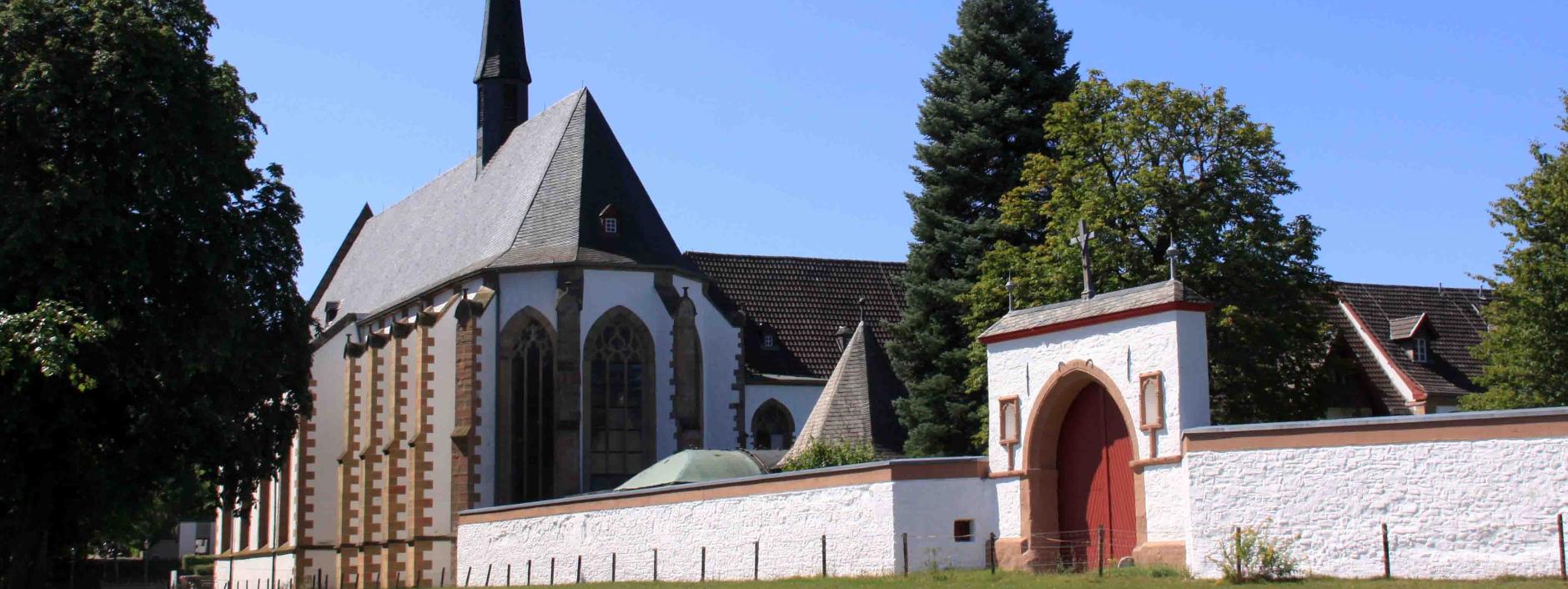 Abtei Mariawald Ostseite mit altem Ökonomietor Abtei Mariawald Ostseite mit altem Ökonomietor
