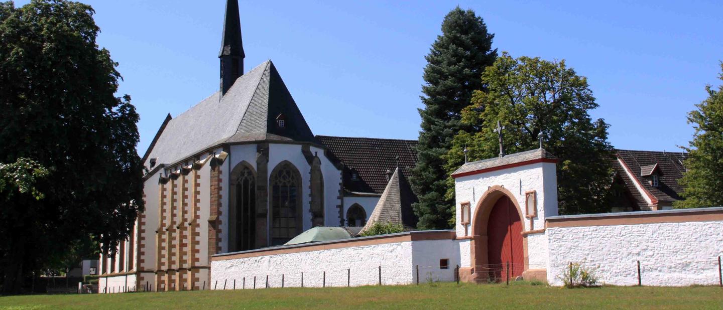 Abtei Mariawald Ostseite mit altem Ökonomietor Abtei Mariawald Ostseite mit altem Ökonomietor