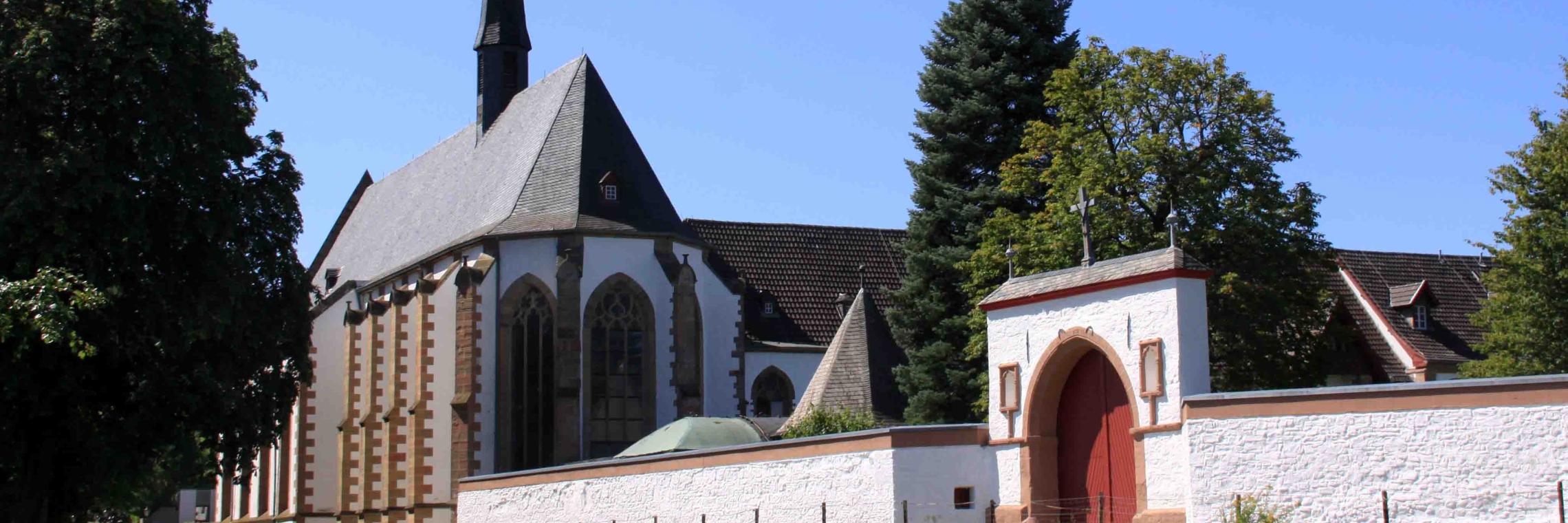 Abtei Mariawald Ostseite mit altem Ökonomietor Abtei Mariawald Ostseite mit altem Ökonomietor