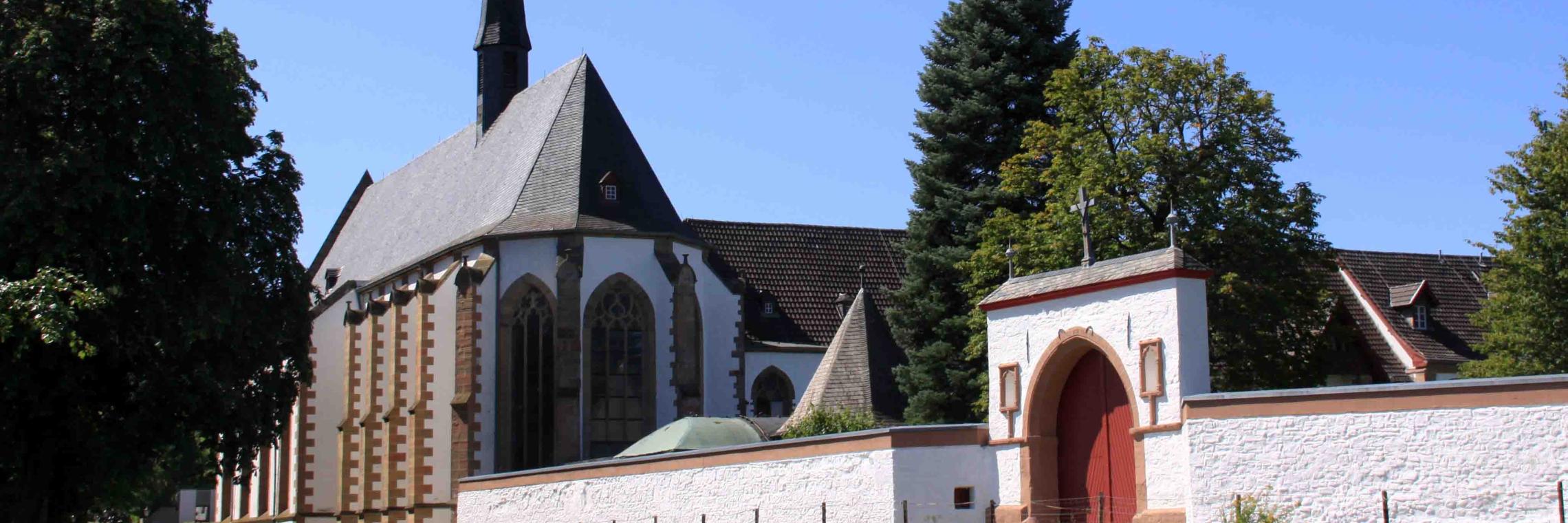 Abtei Mariawald Ostseite mit altem Ökonomietor